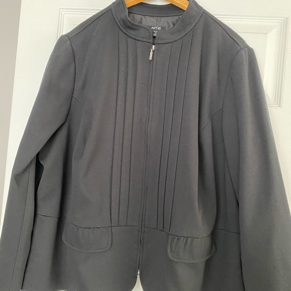 Robe - Picture 16 of 16